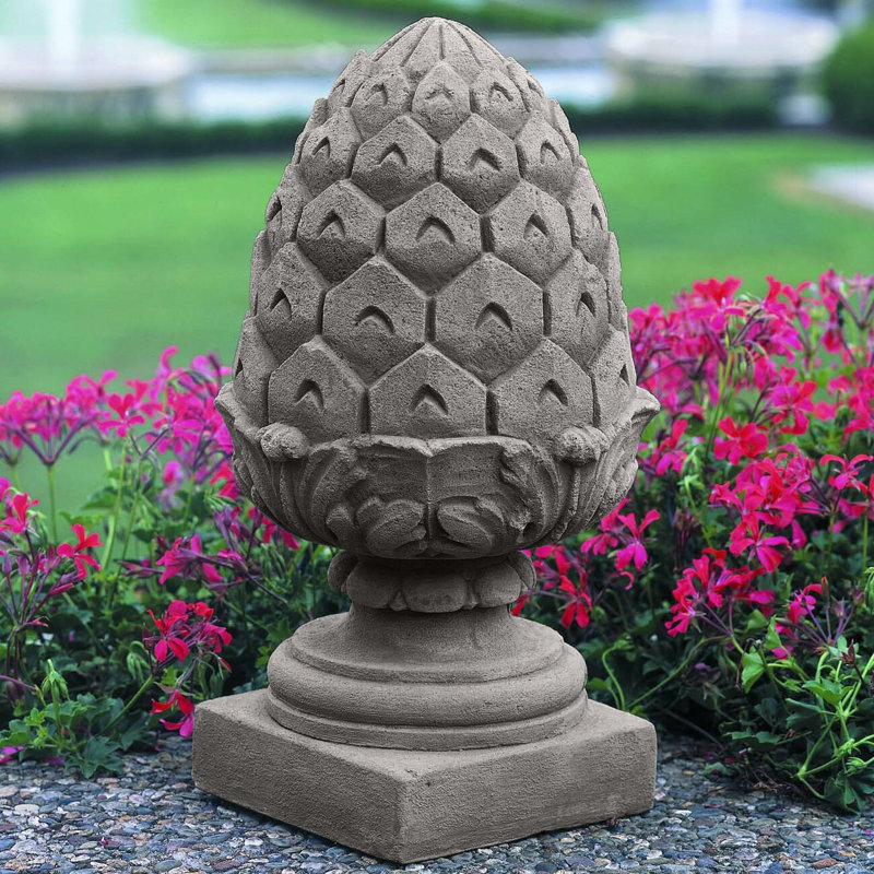 Statue faîteau ananas Longwood, Pierre grise