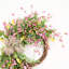 Couronne de porte artificielle de 26 po en forme de demi-anneau de verdure en grappes de fleurs sauvages
