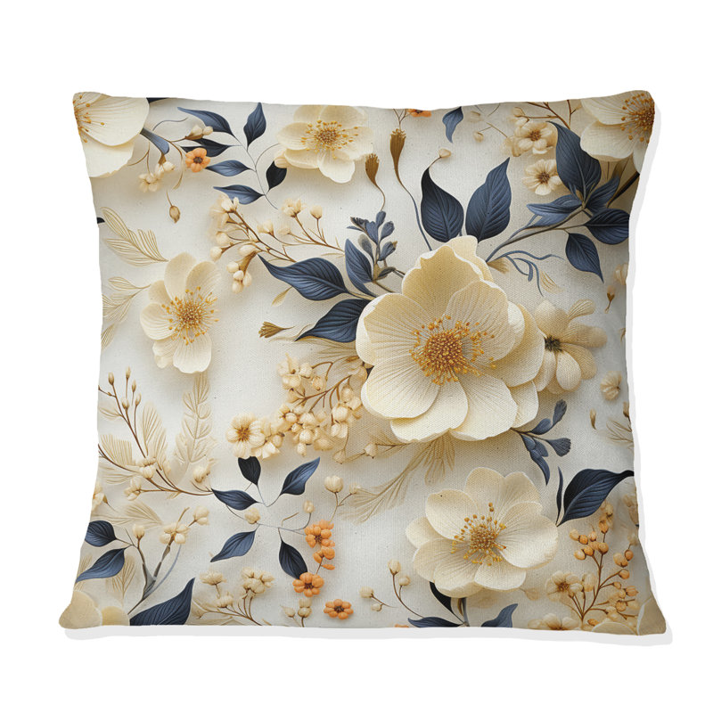 Coussin crème à motif de coquelicots délicats I, H 18 po x l 18 po
