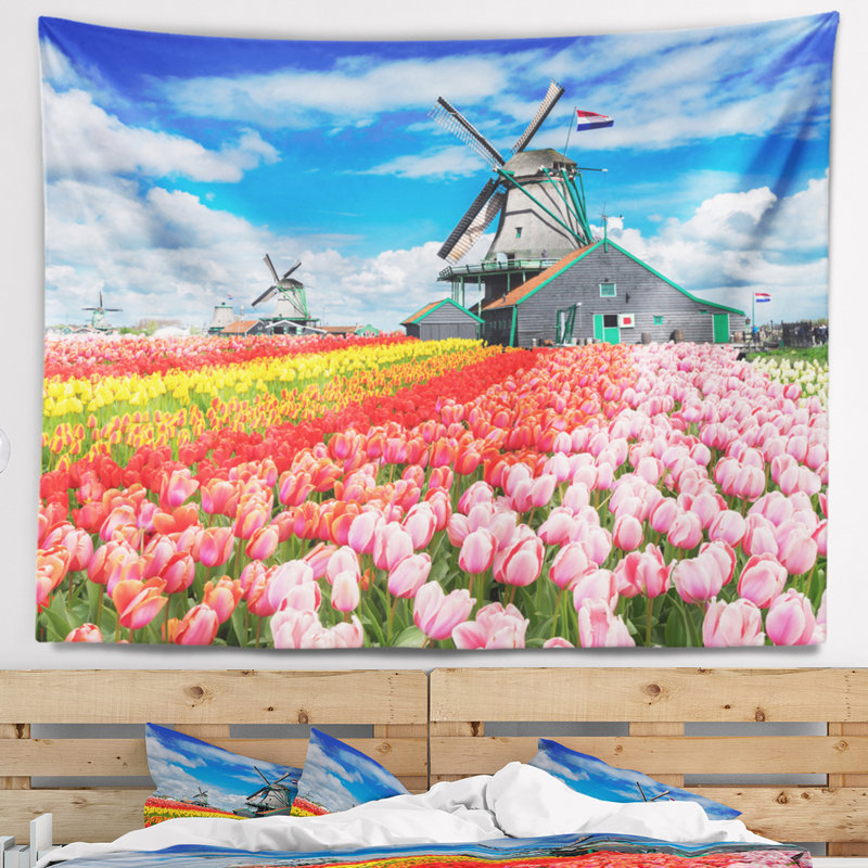 Tapisserie abstraite et moulins à vent hollandais, H 32 po x l 39 po