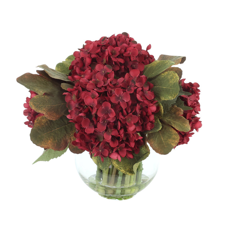 Centre de table d'automne avec hortensias et feuilles de figuier