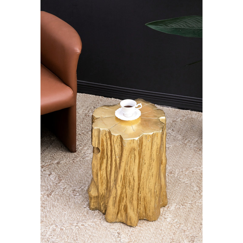 Le tabouret de tronc d'arbre doré de magnésium doré 13,5 x 13 x 20 po polyvalent ajoute du charme au salon, au bureau et à la chambre à coucher.