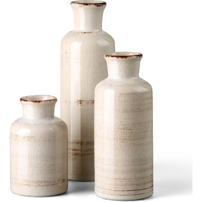 Petit ensemble de vases en céramique blanche