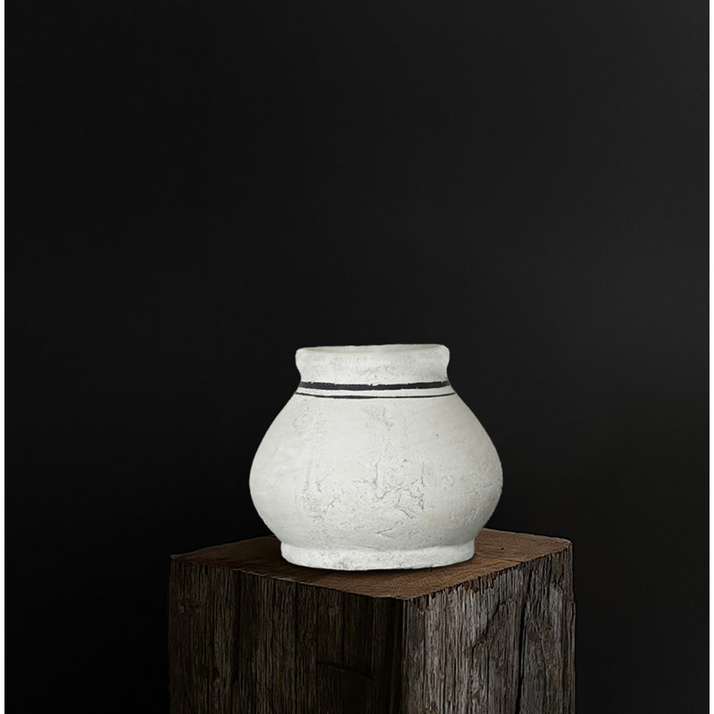 Vase en argile rétro fait à la main