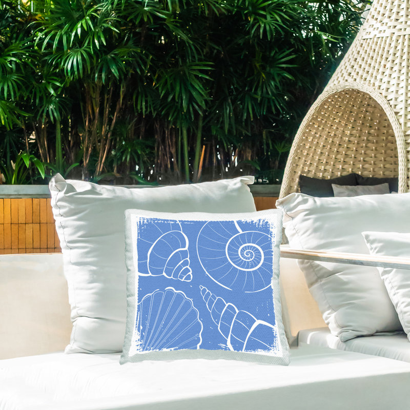 Coussin d'extérieur à motif de coquillages abstraits par Martina Pavlova