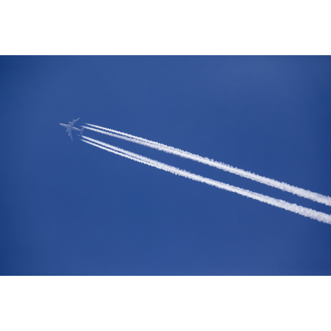 Four Engine Contrail von Davidhills - Kunstdrucke auf Leinwand