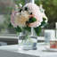 Arrangement floral de dahlia en soie artificielle dans un vase-1537253353