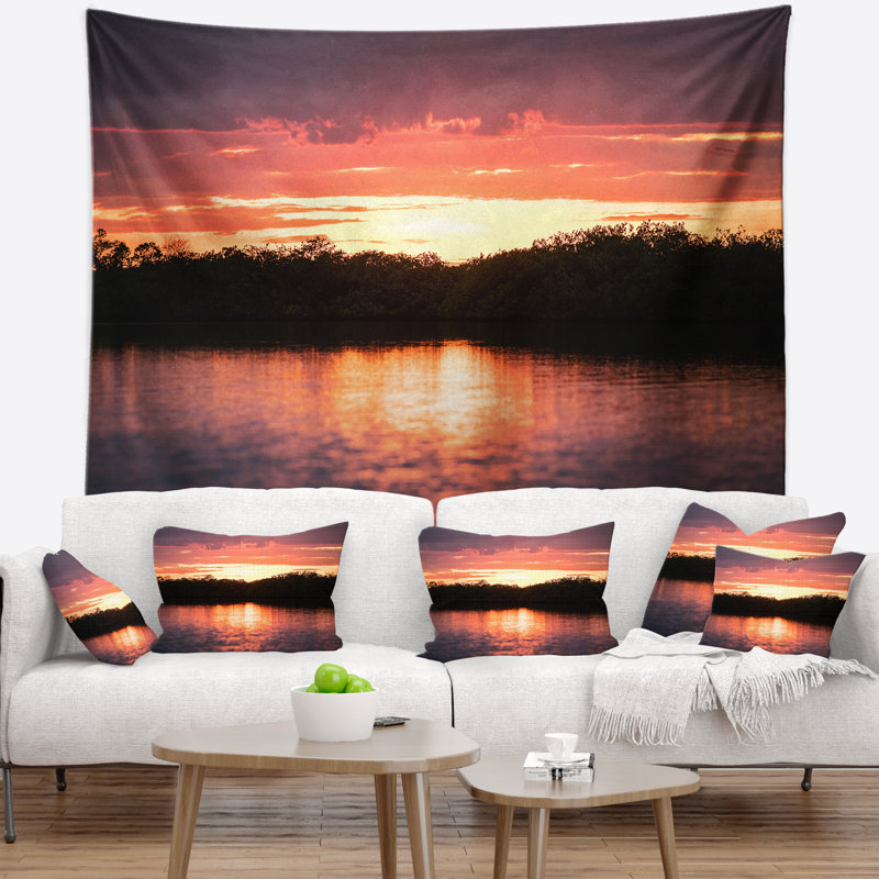 Paysage coucher de soleil sur une tapisserie de lagon tropical, H 78 po x l 92 po