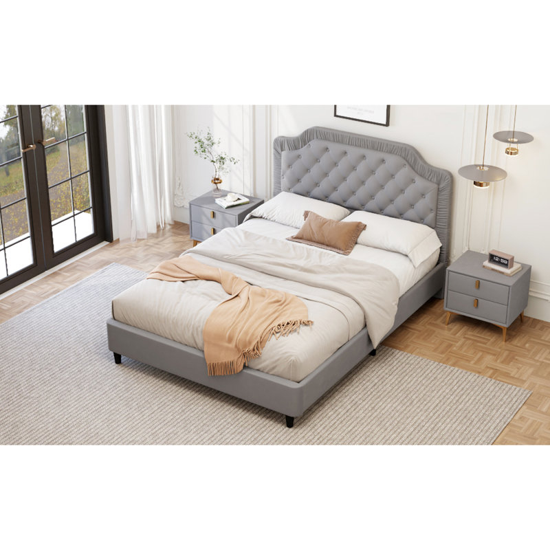 Lit chic en velours gris avec tête de lit et capitonnage à boutons, sans sommier tapissier, tête de lit pleine grandeur en bois massif et métal, structure stable