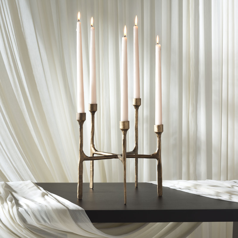 Quyn  Taper Candleholder Centerpiece