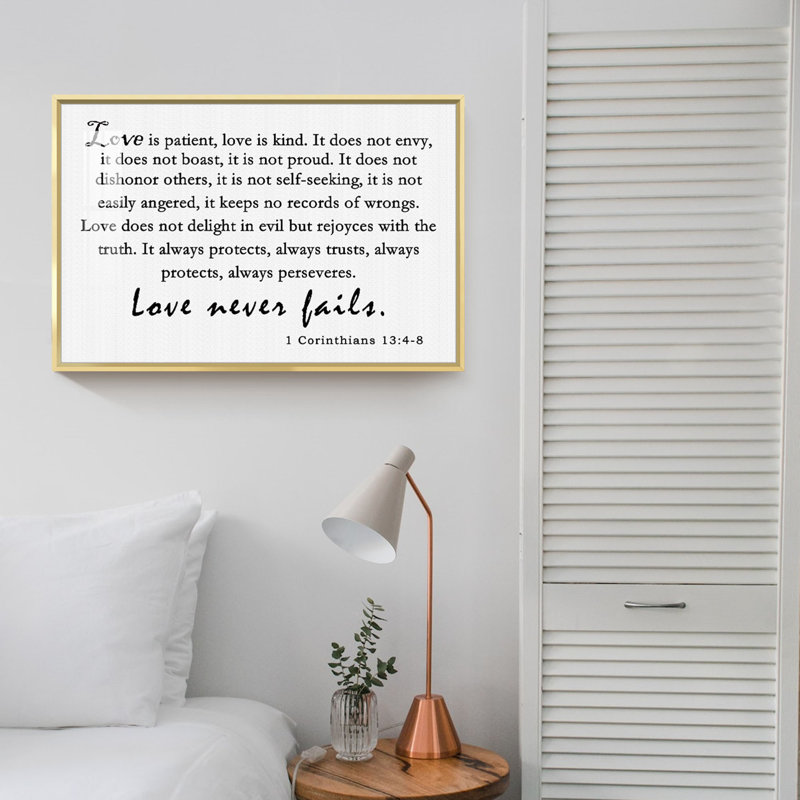 «Love is patient», art textuel sur toile, H 12 po x l 16 po x P 1,3 po, Encadrement doré