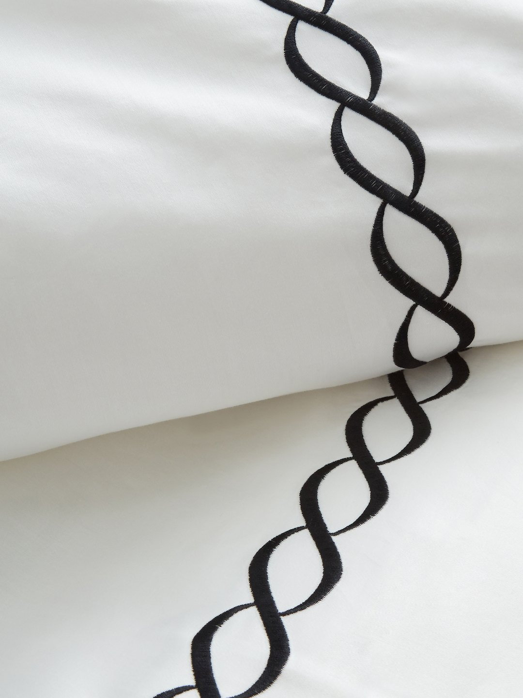 Avellana Cotton Duvet Cover Set, Queen Duvet Cover + 2 Standard Shams, Green/White