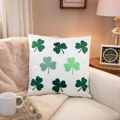 Coussin décoratif Shamrock St. Patrick's Day - 17 po x 17 po - blanc et vert
