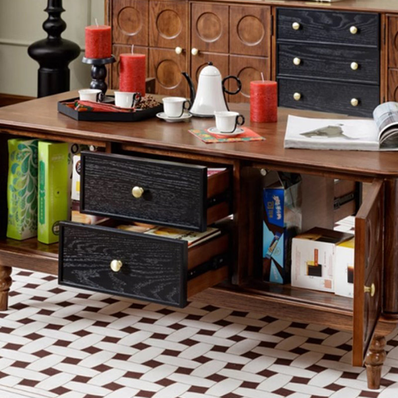 Table basse en bois massif au design rétro français