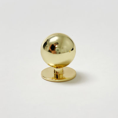 Chandler Round Knob in Polished Brass
