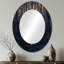 Miroir décoratif floral ovale moderne sur fond harmonieux-418926076