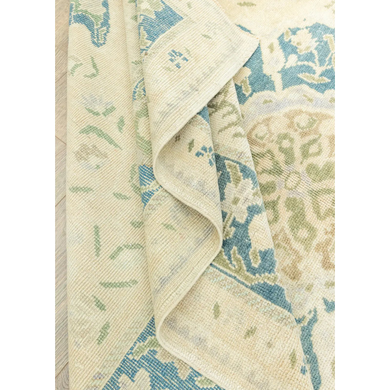 Tapis en laine à motifs floraux Tunay