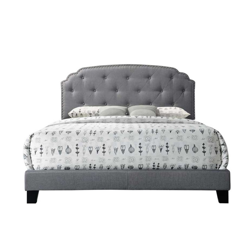 Élégant grand lit en tissu gris avec tête de lit et matériaux modernes