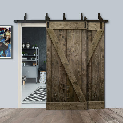 Porte de grange à panneaux et en bois avec quincaillerie d'installation
