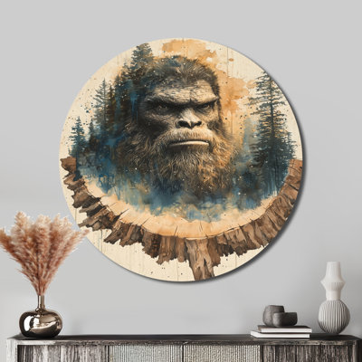 Gnome en bois dans un paysage de forêt I - art mural rond en métal Bigfoot