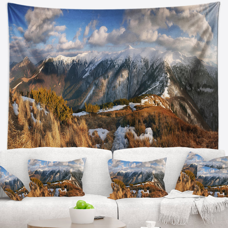 Paysage, montagnes avec soleil à la tapisserie de la vallée de Vratna, H 32 po x l 39 po
