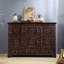 Buffet en bois sculpté.