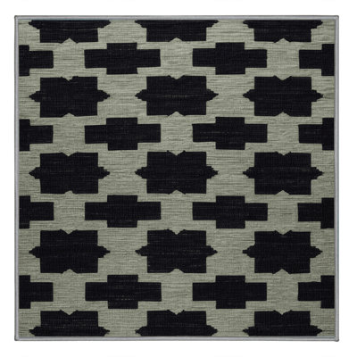 Tapis gris en treillis lavable à la machine