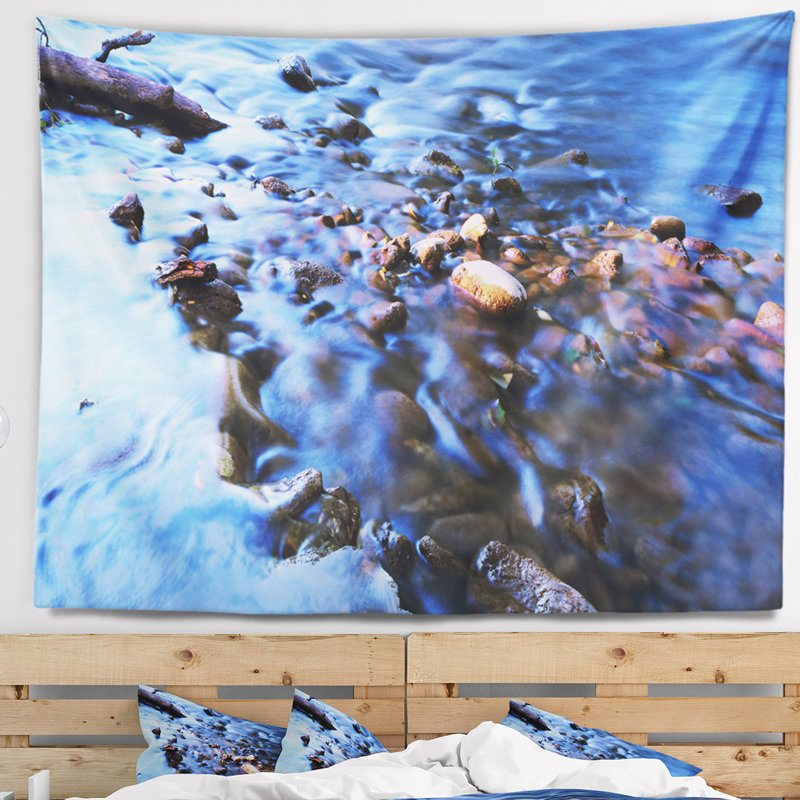 Tapisserie de plage, rocher et rivière bleue, H 68 po x l 80 po