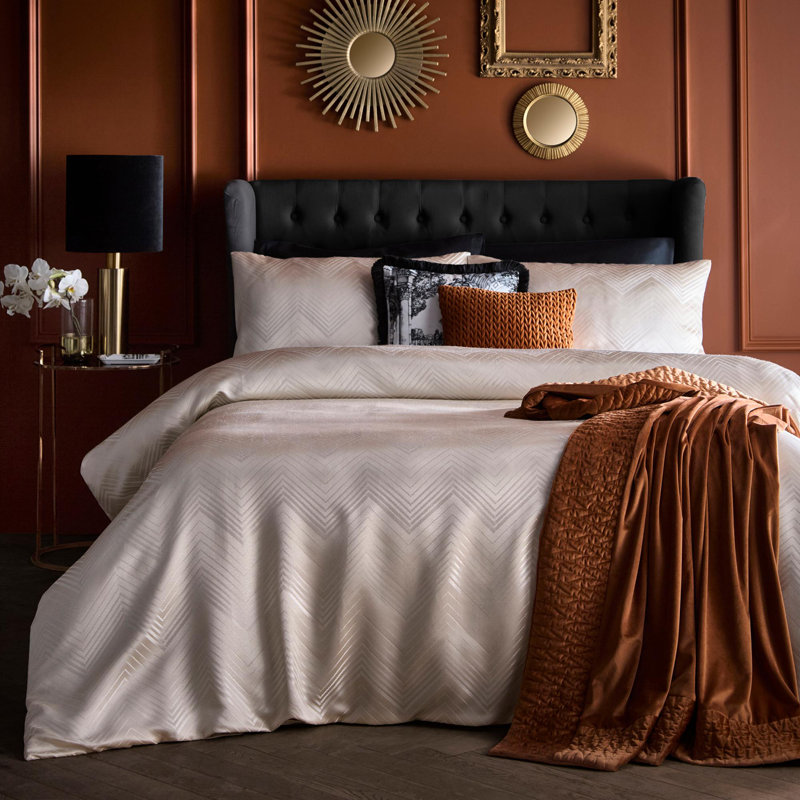 Laurence Llewelyn-Bowen Cocktail Duvet Cover Set Black, Super King Duvet Cover + 2 Standard Pillowcases, Ivory