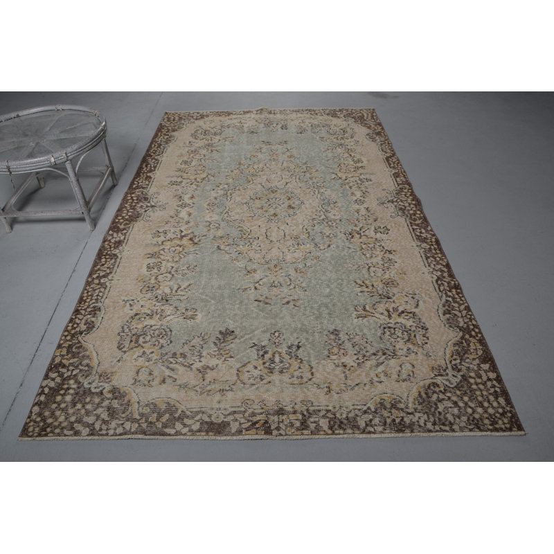 Élégant tapis turc rétro à motif floral pastel doux pour une décoration chic