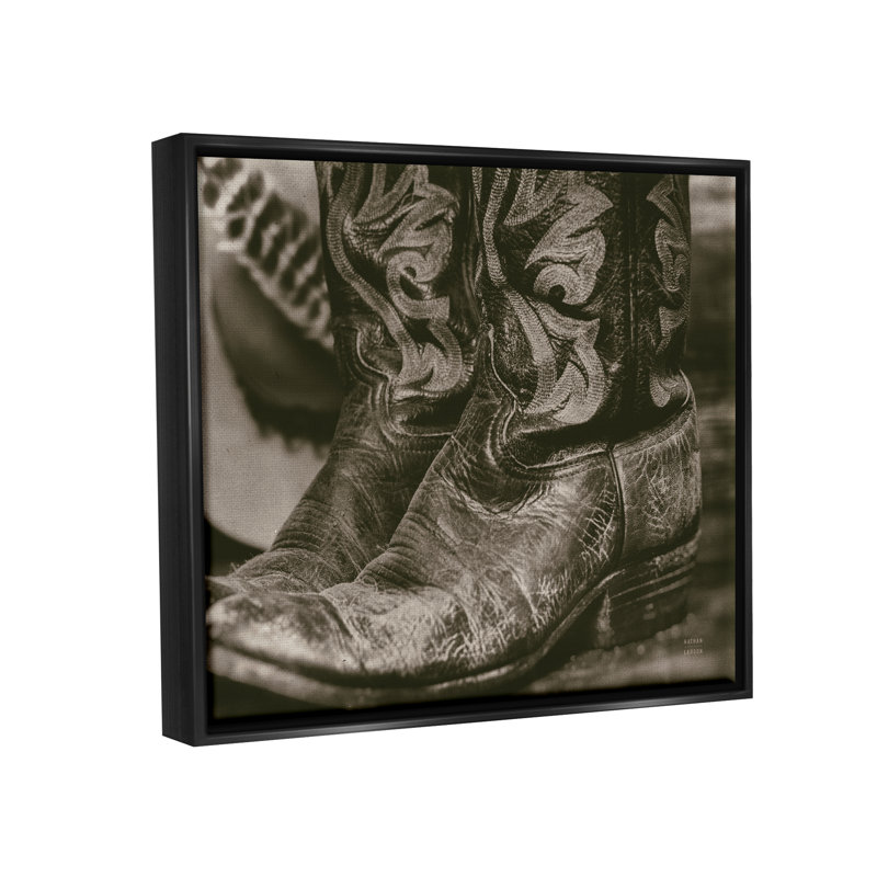 «Katri Cowboy bottes», photographie d'art encadrée sur toile flottante par Nathan Larson, H 25 po x l 31 po x P 1,7 po