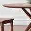 Petite table ronde moderne et simple-391844914