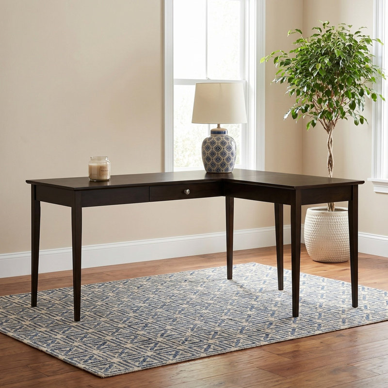 Bureau en L en bois massif Malani, 29.75" H x 56" W x 50" D, Café