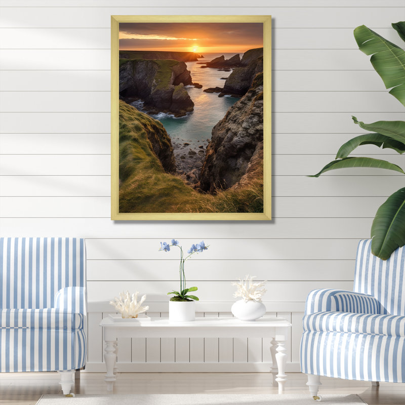 Coucher de soleil sur la falaise II sur toile, H 44 po x l 34 po x P 1,5 po, Cadre doré à une seule photo