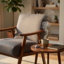 Chaise d'appoint Ryno Mid-Century, structure en bois naturel, velours rose-128860583