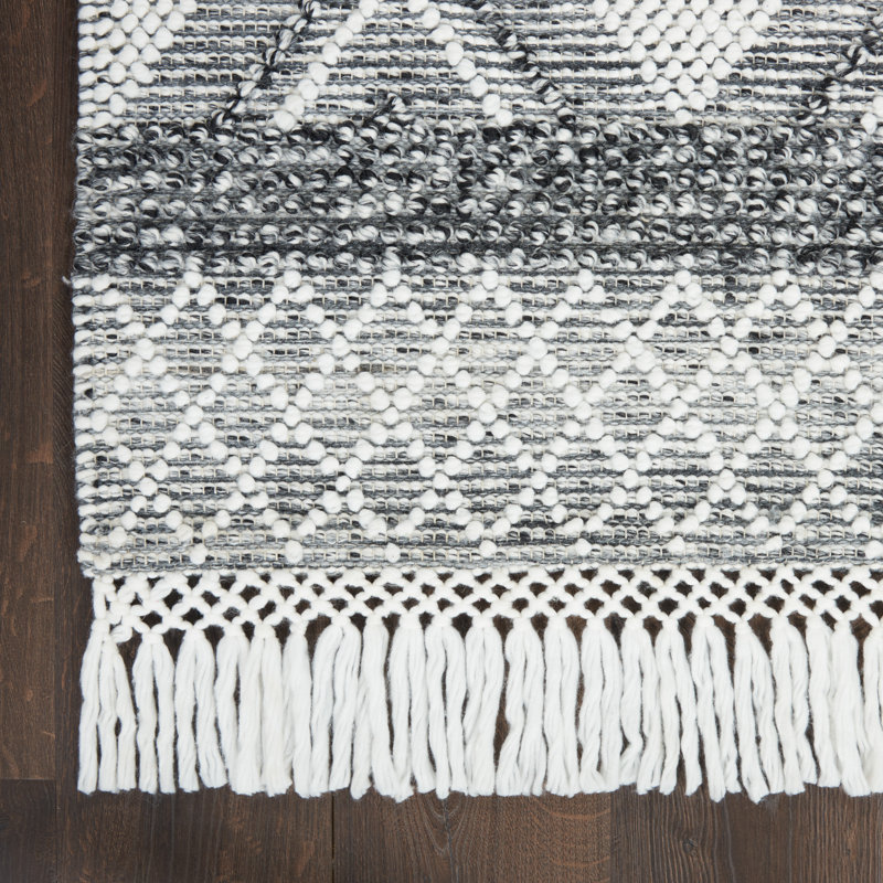 Ivory and Gray Geometric Handwoven Wool Area Rug 5'3" x 7'6"