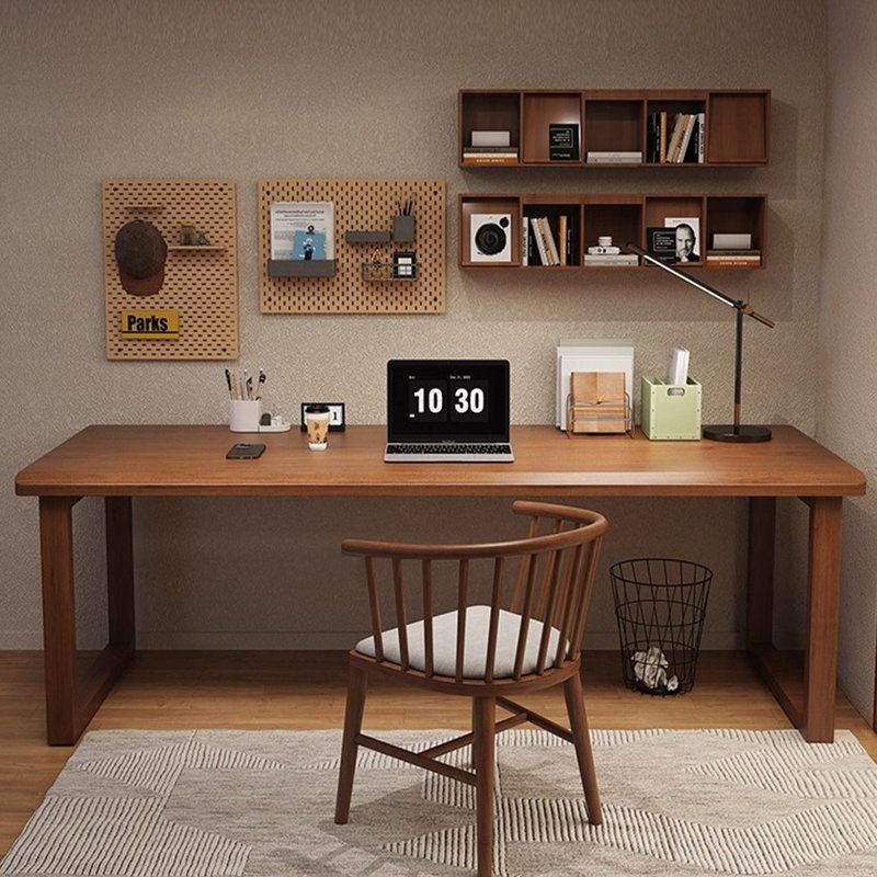 Bureau rectangulaire en bois massif de couleur châtaignier clair, H 29,53 po x l 62,99 po x P 27,56 po
