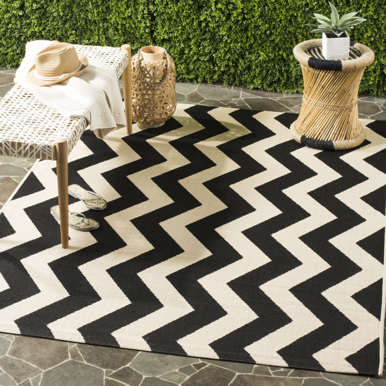 Camellia Chevron Indoor / Outdoor Area Rug