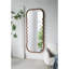 Superbe miroir de plancher surdimensionné en bois avec silhouette incurvée et fabrication en bois de pin authentique