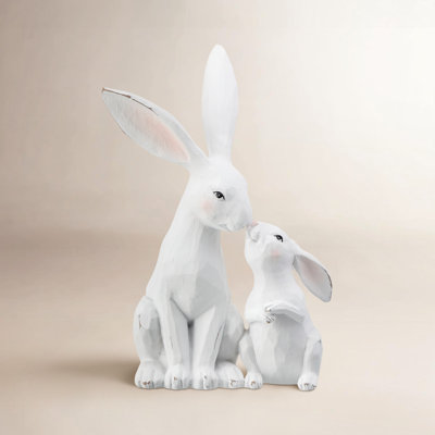 Algoma Lapin embrassant un bébé