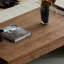 Table basse en bois massif au design rétro