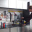 Élégante armoire de garage murale gris métallique - rangement extra profond, chaleur et eau, rangement à fermeture douce avec surface de teinture