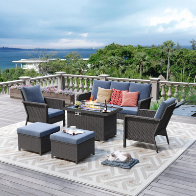 Ensemble repas pour 7 personnes rectangulaire avec foyer extérieur et coussins