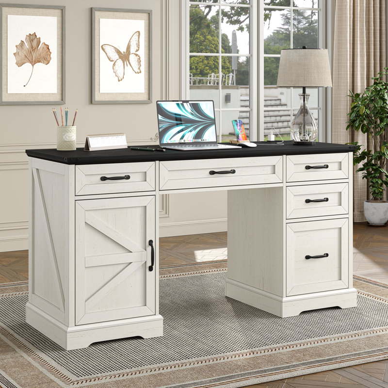 Bureau d'ordinateur de ferme de 57 po avec prise et 5 tiroirs Deanjelo, grande armoire de rangement pour bureau personnel, blanc cassé / noir