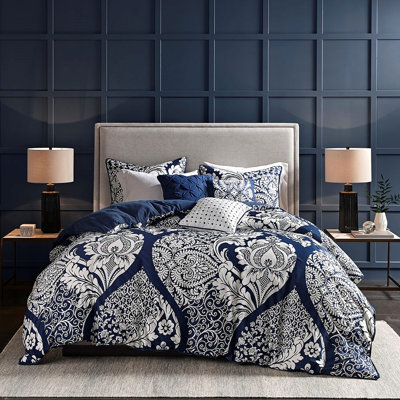 Housse de couette pour lit double / grand lit avec détails brodés et bordure bordée de 6 coussins décoratifs à motif complexe