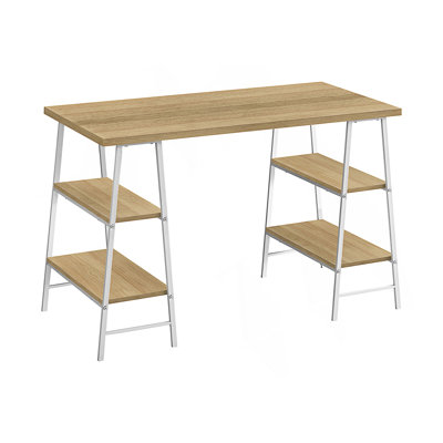 Bureau d'ordinateur moderne avec tablettes de rangement pour le bureau personnel, poste de travail compact avec tablettes ouvertes et design industriel contemporain.