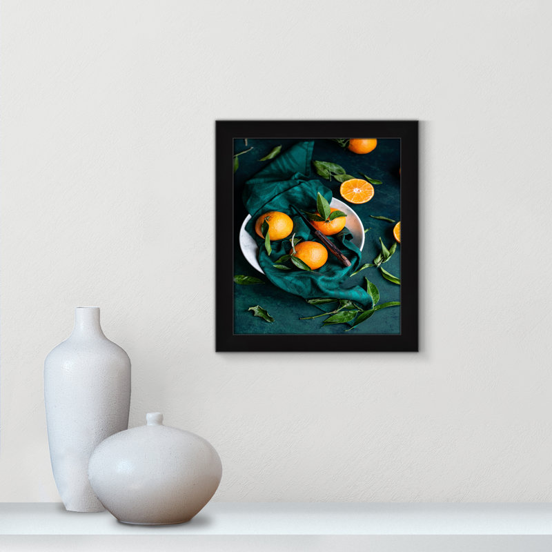 Orange Delight par - impression sur cadre simple, Cadre noir, H 16 po x l 14 po x P 0,75 po