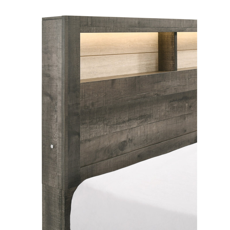 Grand lit avec tête de lit à planches, éclairage intégré, profil bas, gris et beige, tablettes de rangement contemporaines