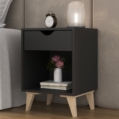 Bronwyn 15'' W Nightstand