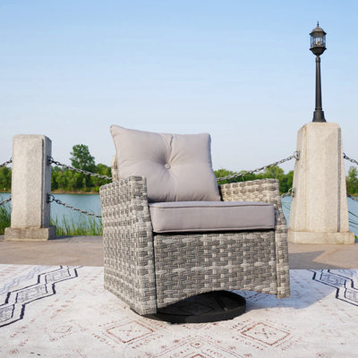 Chaise de patio pivotante avec coussins Wayden